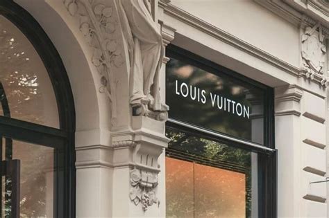 Louis Vuitton ประวัติ